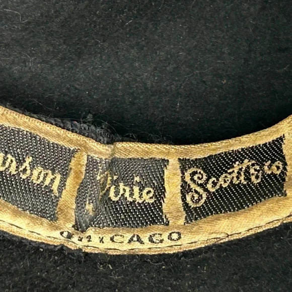 1950's Vintage Velvet Black Hat from Carson Pirie Scott & Co - Picture 7 of 7